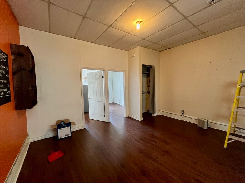 More Photos Of 402 Spadina Av, Toronto Storefront Retail Residential For Lease