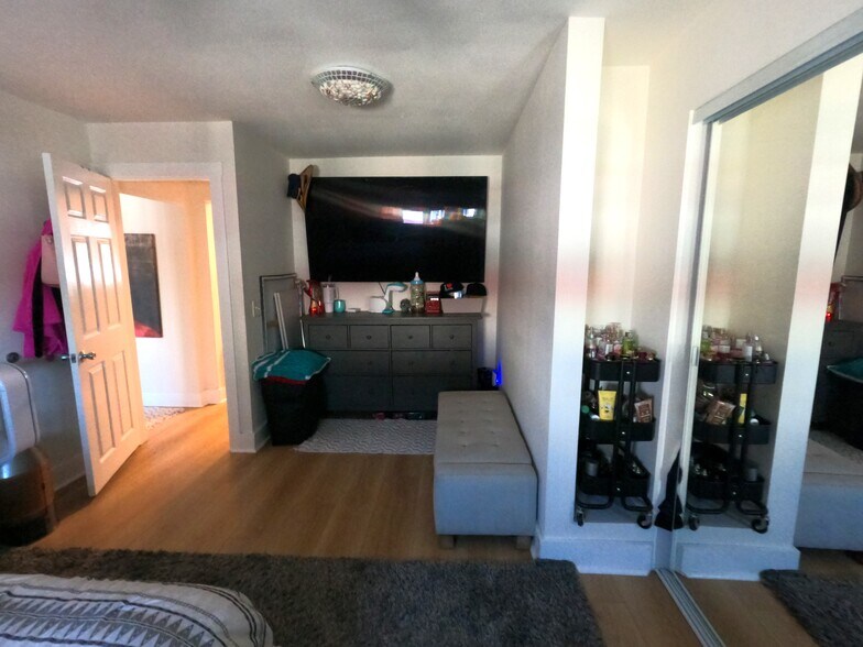 More Photos Of 72 62nd Pl, Long Beach Restaurant For Sale