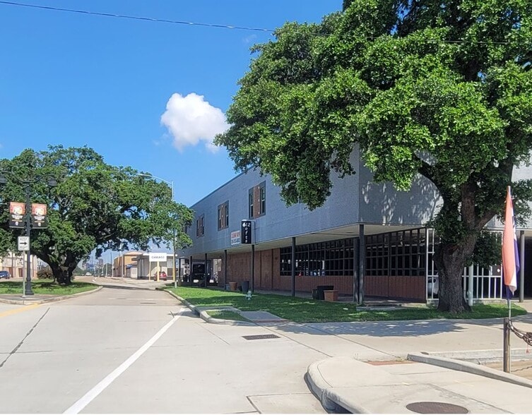 More Photos Of 612 W Texas Ave, Baytown Apartments For Sale