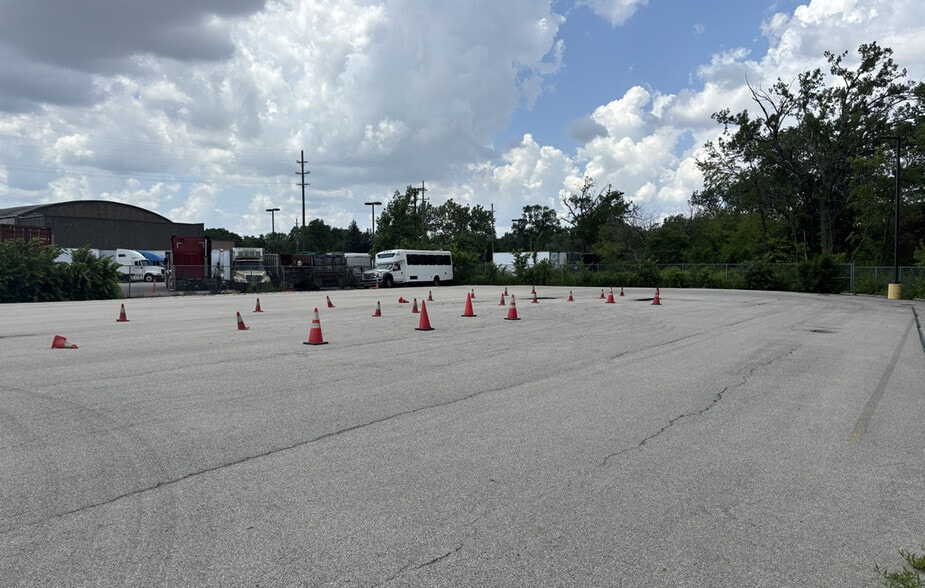 More Photos Of 2040-2060 Indian Boundary Rd, Melrose Park Warehouse For Lease