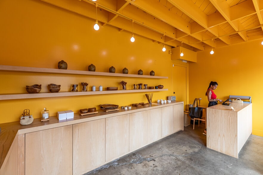 More Photos Of 1219 Abbot Kinney Blvd, Venice Storefront Retail Residential For Lease