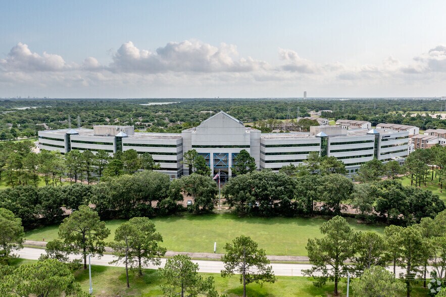 More Photos Of 3700 Bay Area Blvd, Houston Office For Lease
