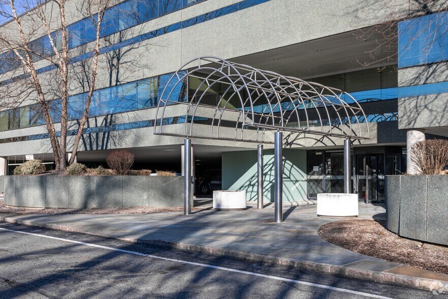 More Photos Of 10 New King St, White Plains Office For Lease
