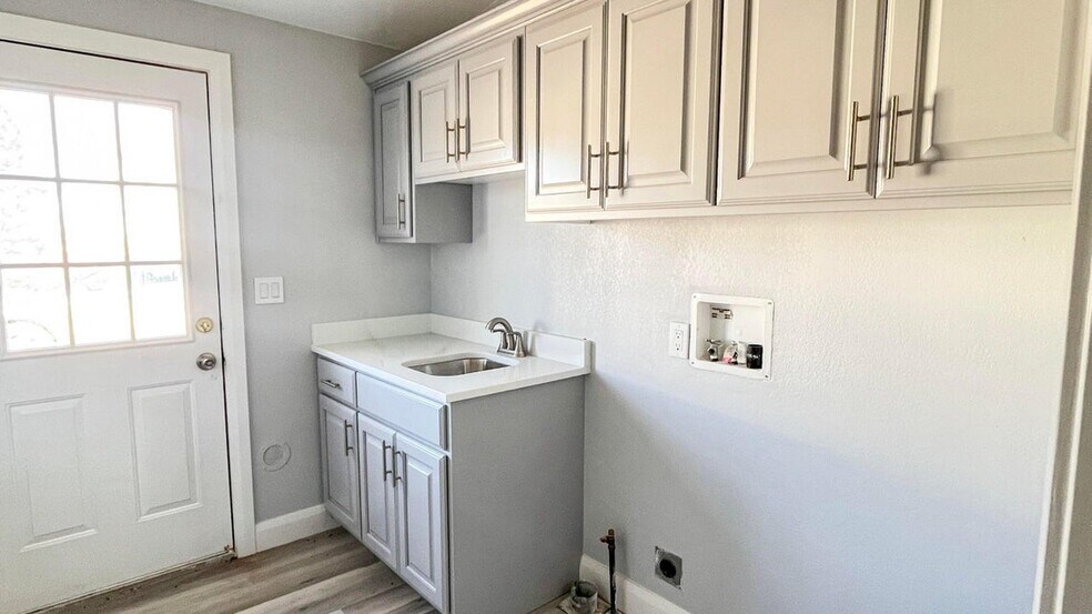 More Photos Of 5561 W 3600 S, Cedar City Specialty For Sale