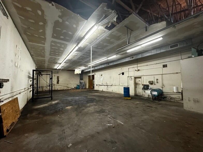 More Photos Of 2962 Wilson Ave, Louisville Warehouse For Sale