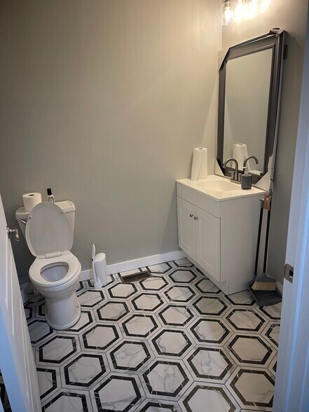 More Photos Of 1408 W Britton Rd, Oklahoma City Medical For Lease