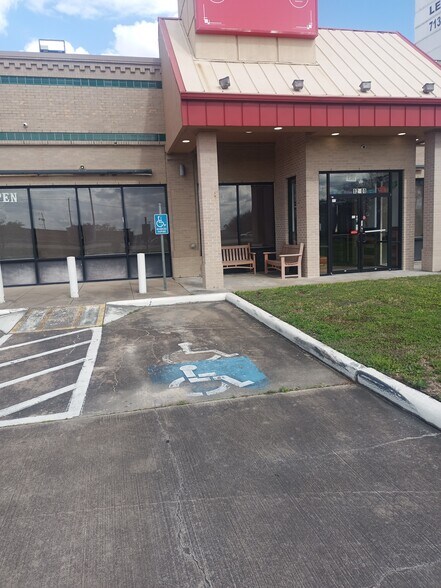 More Photos Of 12501 Gulf Fwy, Houston Restaurant For Lease