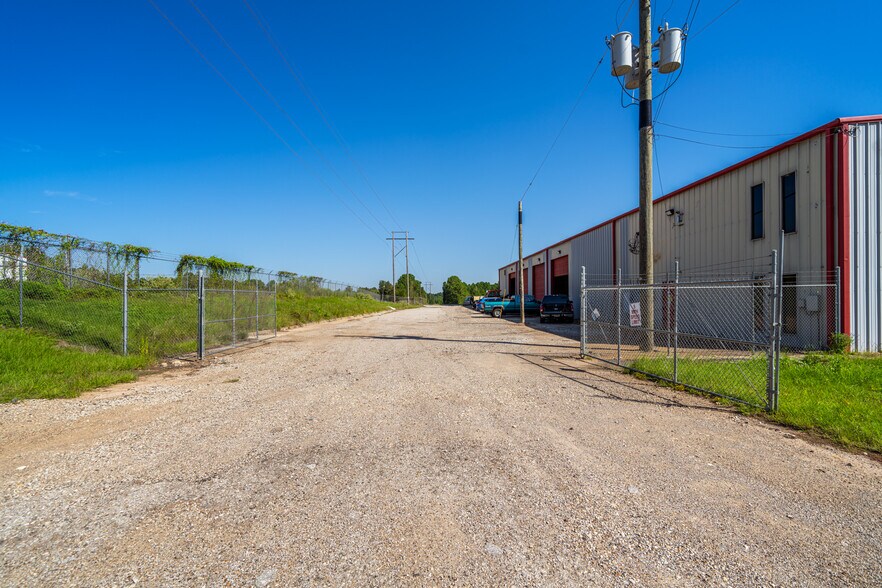 More Photos Of 2103 E SH 31, Kilgore Warehouse For Lease