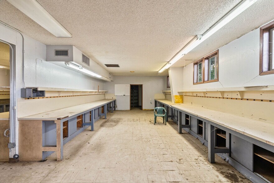 More Photos Of 3806 E Rio Grande St, Victoria Warehouse For Sale