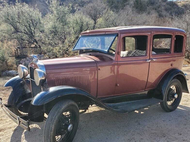 More Photos Of 331 W Rockspring Ln, Benson Movie Radio TVStudio For Sale