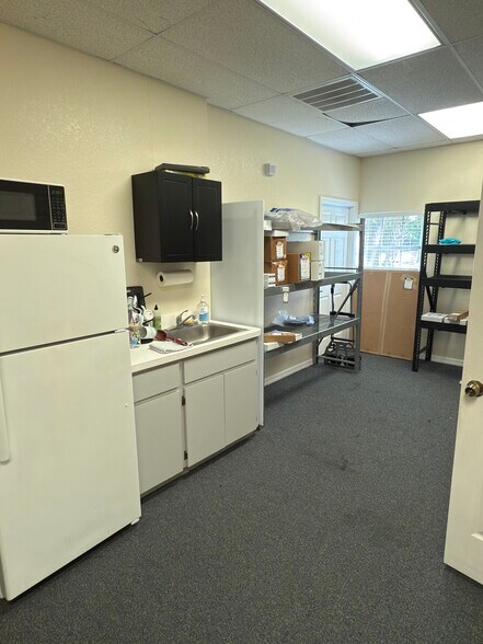 More Photos Of 17960 Toledo Blade Blvd, Port Charlotte Medical For Lease