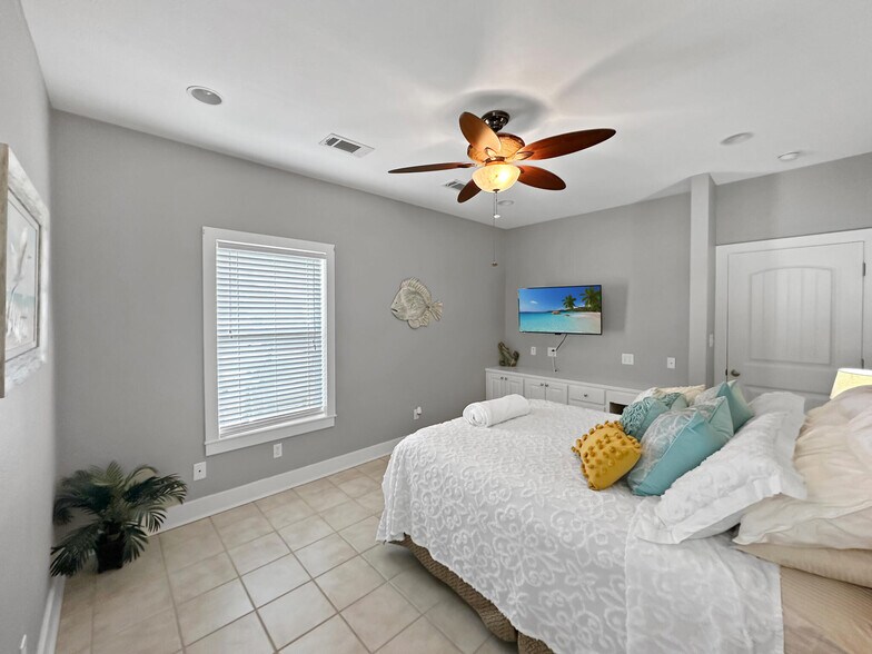 More Photos Of 944 Raymond, Crystal Beach Specialty For Sale