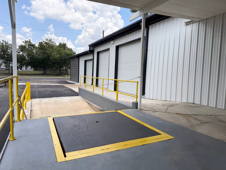 More Photos Of 301 Charlie Griffin Rd, Plant City Flex For Lease