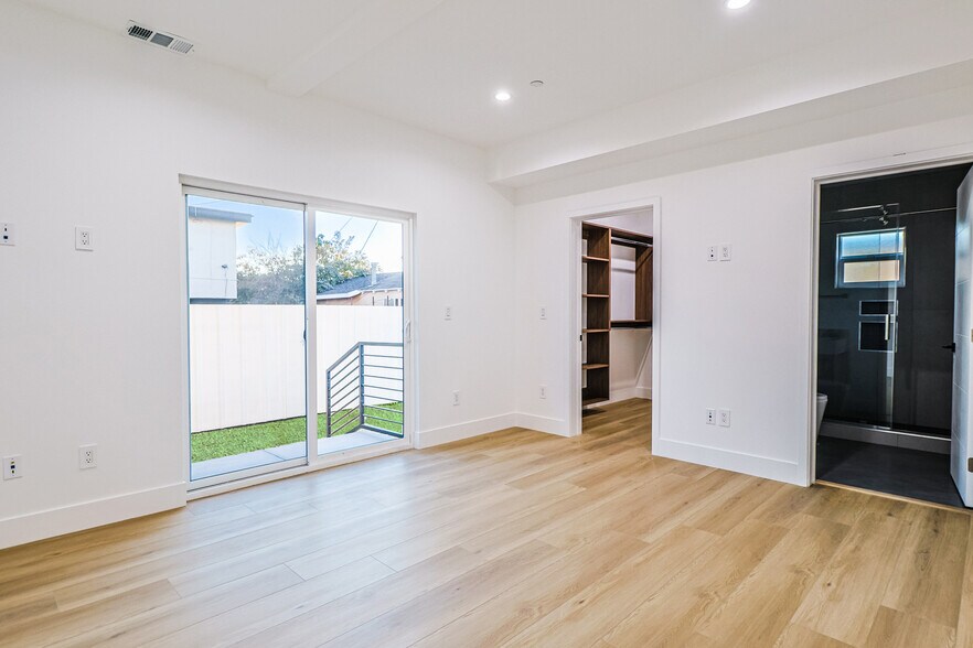 More Photos Of 4842 W 17th St, Los Angeles Apartments For Sale