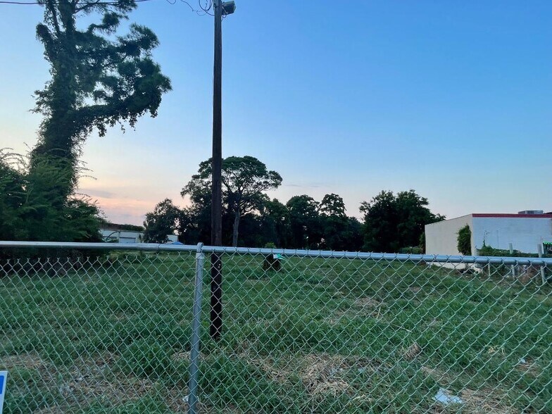 More Photos Of 7931 Chef Menteur Hwy, New Orleans Land For Sale