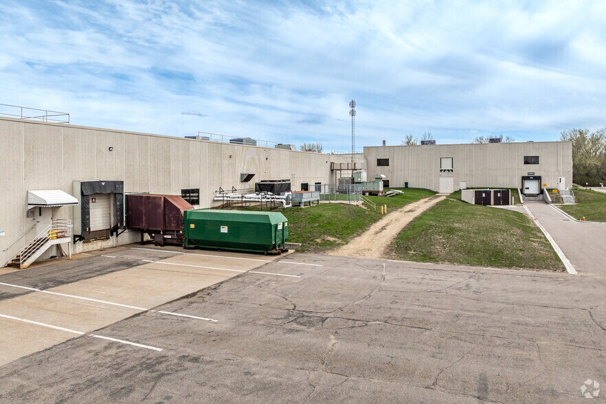 More Photos Of 8840-8880 Evergreen Blvd NW, Coon Rapids Manufacturing For Lease