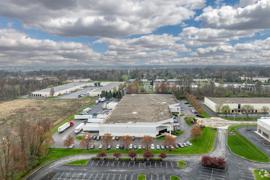 More Photos Of 3445-3455 Millennium Ct, Columbus Distribution For Lease