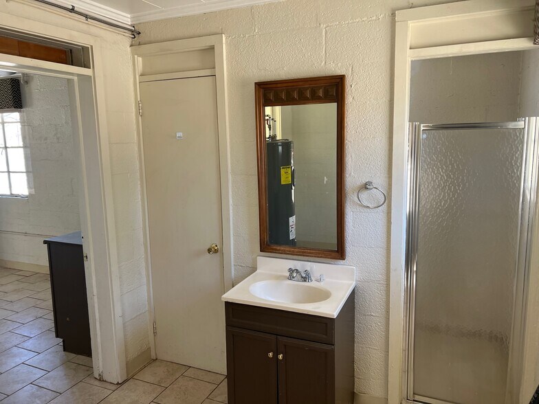 More Photos Of 1625 N US Highway 29, Salisbury Flex For Sale
