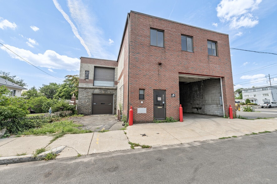 More Photos Of 11 Marlboro St, Malden Warehouse For Lease