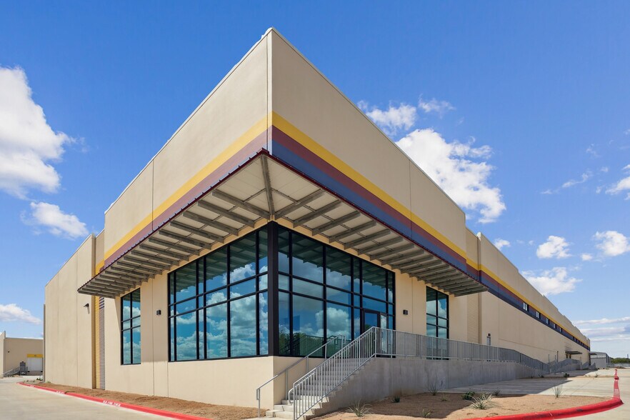 More Photos Of 5601 FM 973, Del Valle Unknown For Lease