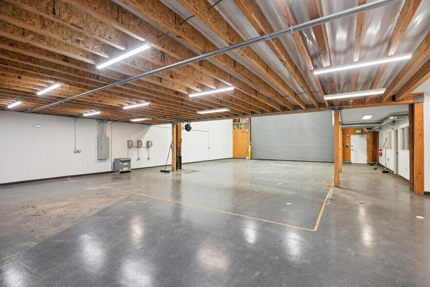 More Photos Of 1000 Calcot Pl, Oakland Warehouse For Lease