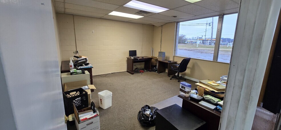 More Photos Of 925 Mill St, Pulaski Office For Sale