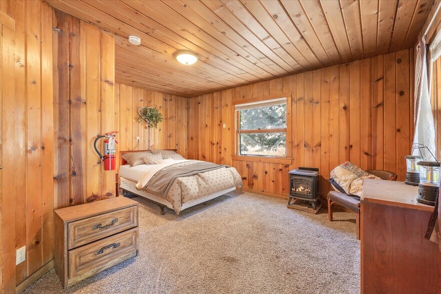 More Photos Of 1 State Hwy 108, Pinecrest Hotel For Sale