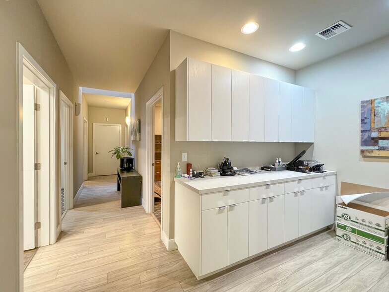 More Photos Of 542-544 N 5th Ave, Sequim Medical For Sale