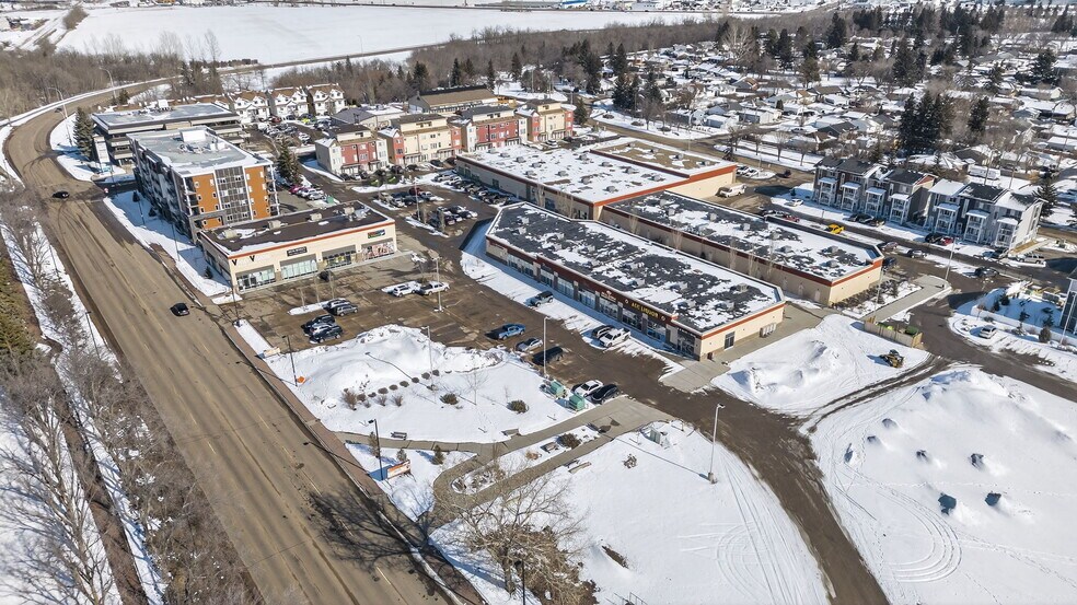 More Photos Of 10451 99 Ave, Fort Saskatchewan Storefront For Sale