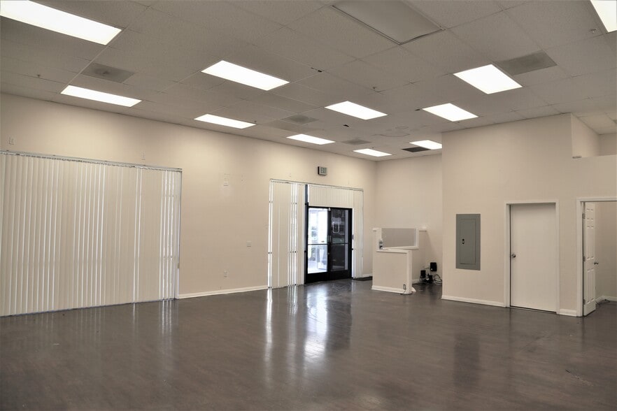 More Photos Of 2308 University Ave, Riverside Freestanding For Lease