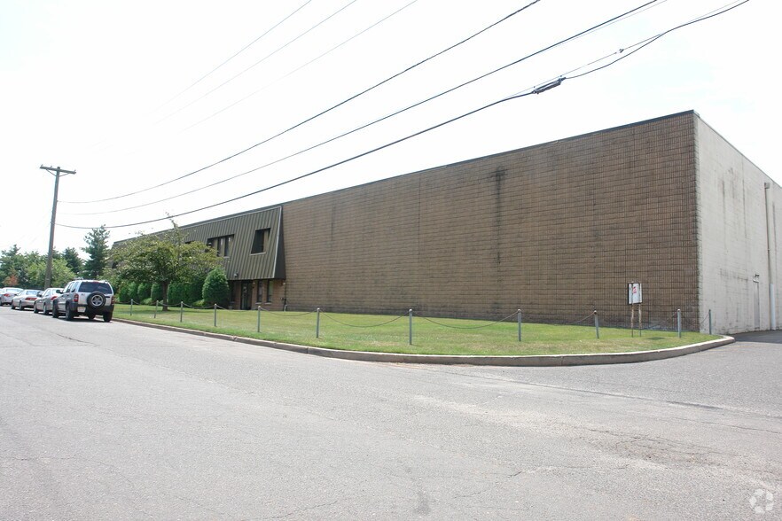 More Photos Of 900 Hart St, Rahway Warehouse For Lease