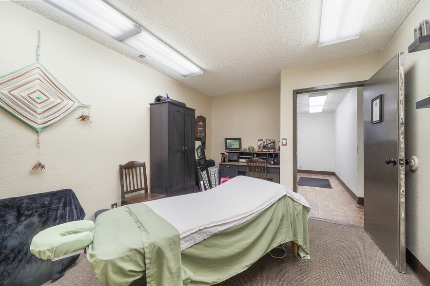More Photos Of 1301 E Main St, Santa Paula Service For Sale