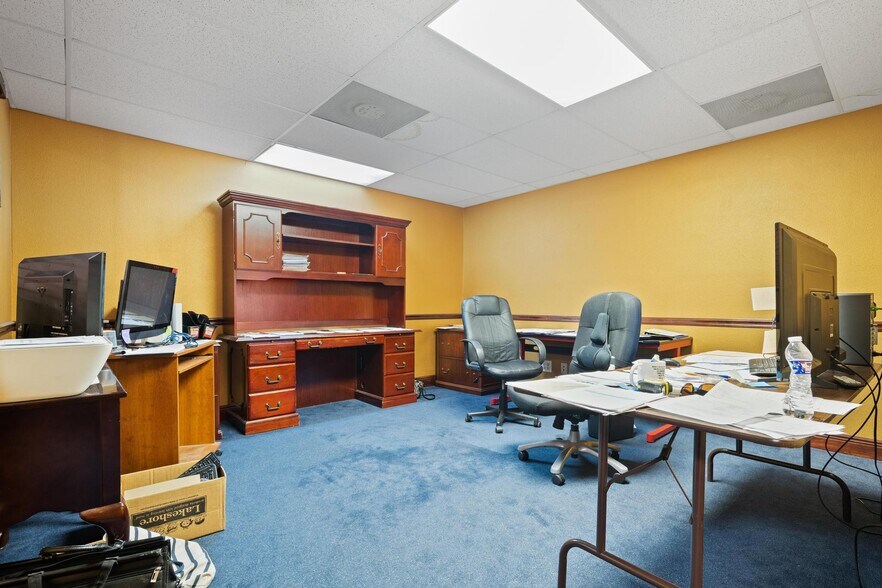 More Photos Of 16255 Aviation Loop Dr, Brooksville Manufacturing For Lease
