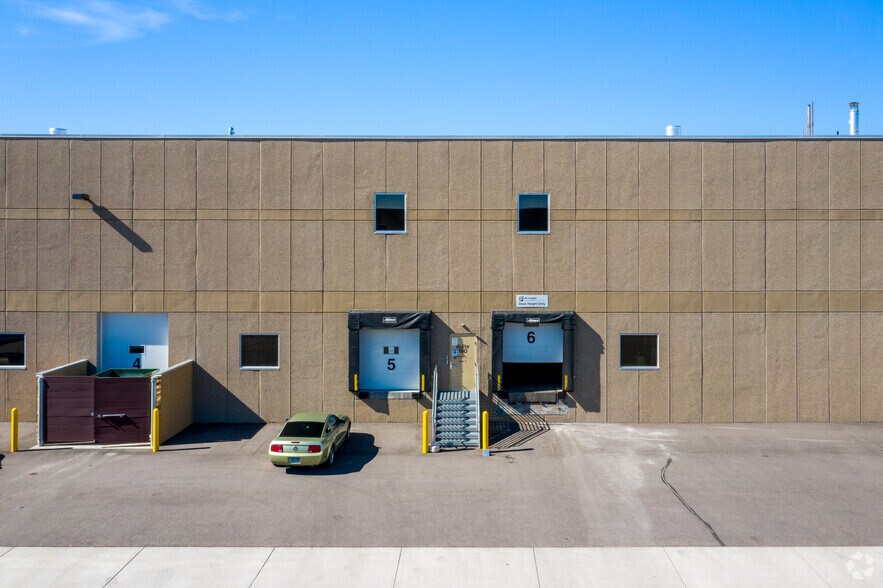 More Photos Of 9350 W Broadway Ave, Brooklyn Park Distribution For Lease