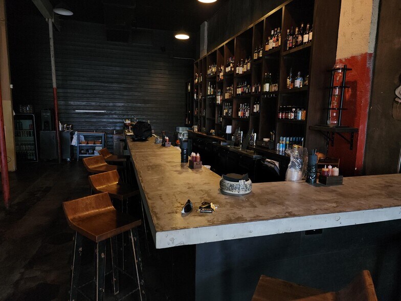 More Photos Of 911 Central Ave, Saint Petersburg Restaurant For Lease