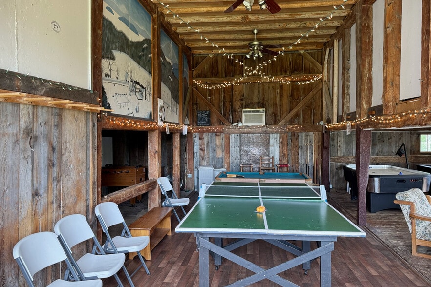 More Photos Of 258 Stagecoach Rd, Sunapee Hotel For Sale