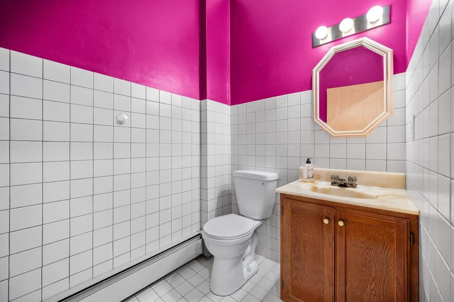 More Photos Of 16903 Fischer Rd, Cleveland Office For Sale