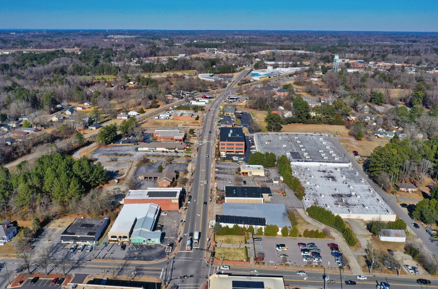 More Photos Of 112-118 Jones St, Fuquay-Varina Warehouse For Lease