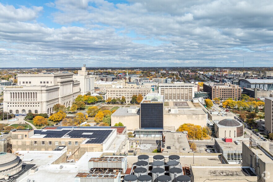 More Photos Of 735 W Wisconsin Ave, Milwaukee Apartments For Sale