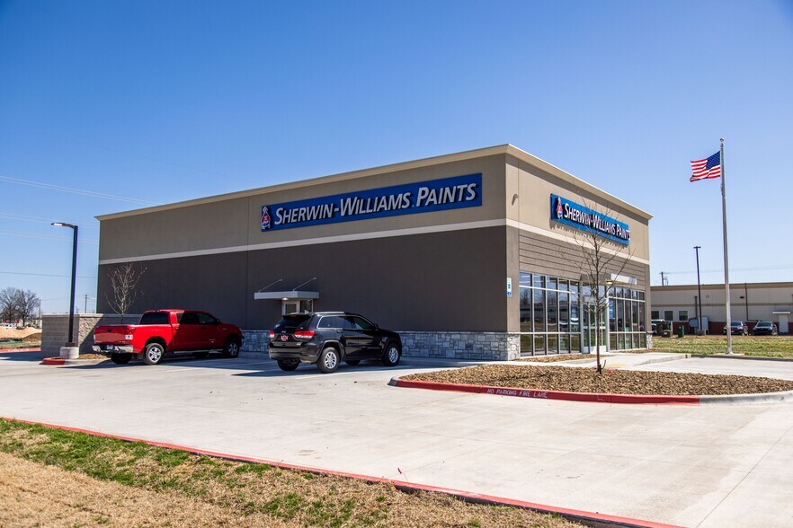 More Photos Of 211 Simon Sager Ave, Siloam Springs Freestanding For Sale