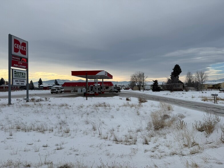 More Photos Of 3105 York Rd, Helena Convenience Store For Sale