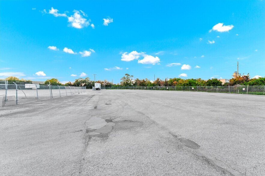 More Photos Of 8504 E Adamo Dr, Tampa Industrial For Lease