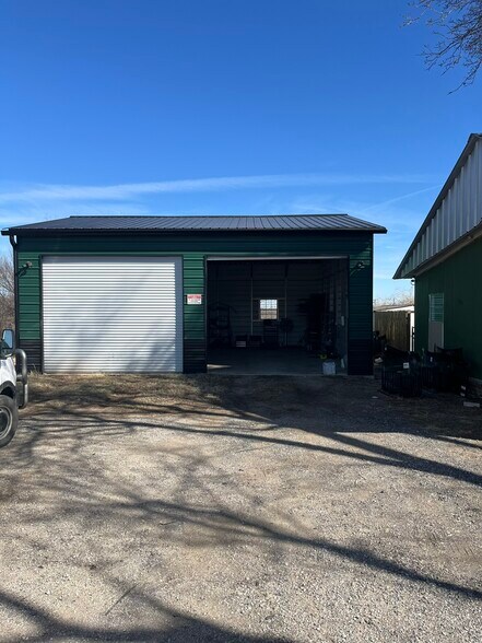 More Photos Of 2531 E Highway 199, Springtown Flex For Sale