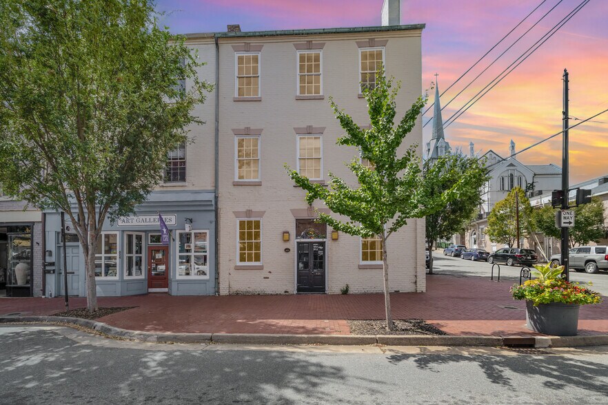 More Photos Of 826 Caroline St, Fredericksburg Storefront Retail Office For Lease