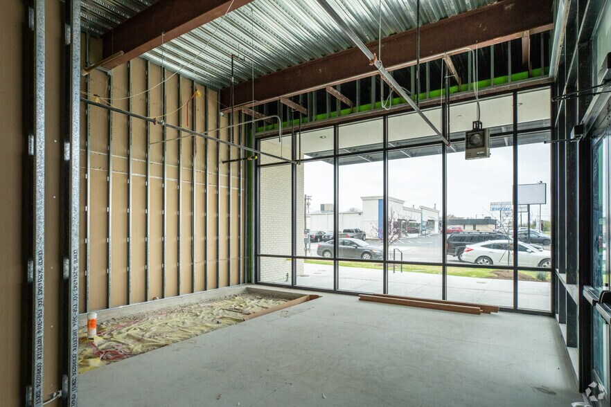 More Photos Of 5325 Airport Blvd, Austin Office For Lease