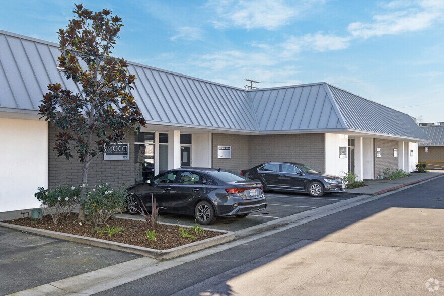 More Photos Of 7212-7256 Garden Grove Blvd, Westminster Warehouse For Lease