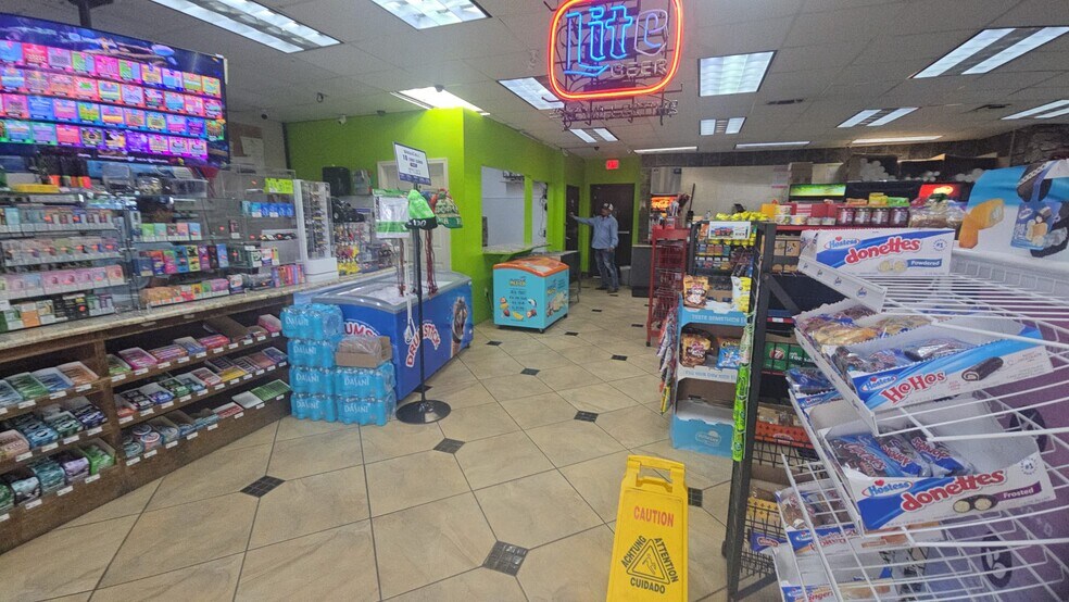 More Photos Of 1811 S Broadway Ave, Tyler Convenience Store For Sale