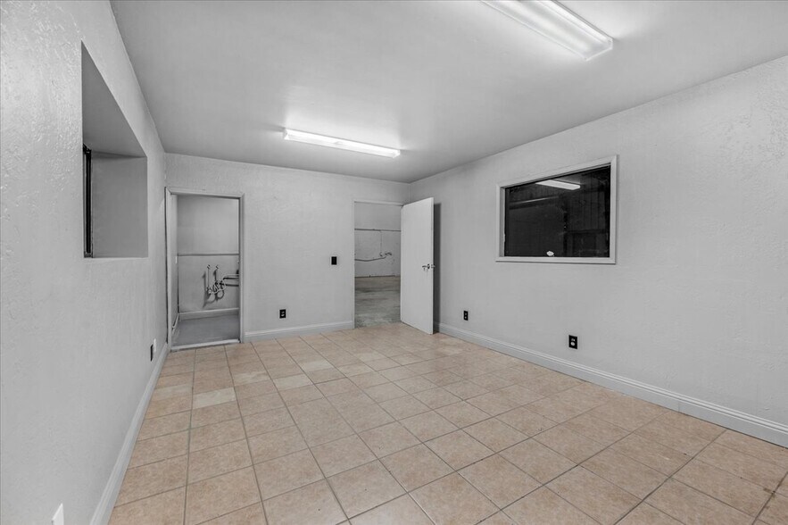 More Photos Of 1839 Thunderbolt Dr, Porterville Warehouse For Lease
