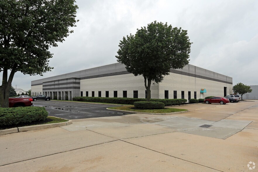 More Photos Of 130 Twinbridge Dr, Pennsauken Warehouse For Lease