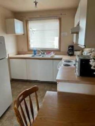 More Photos Of 830 Main Av W, Sundre Hotel For Sale